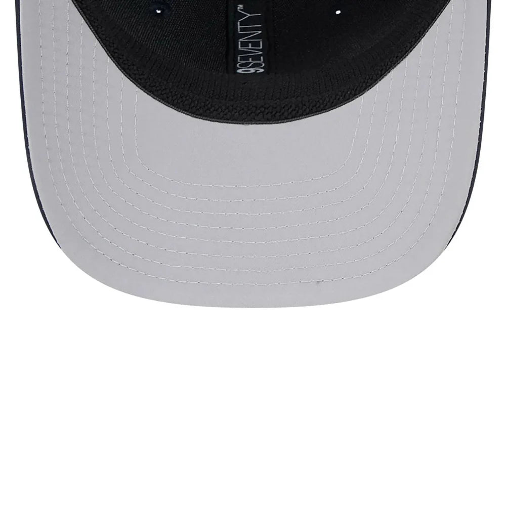 New Era - 9Seventy Perforated New York Yankees Stretch Snap - Navy
